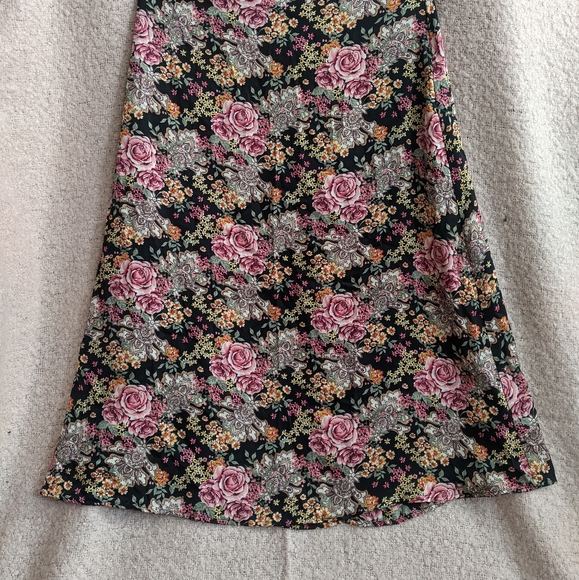 Narrow A-Line Floral Maxi Skirt - Picture 2 of 4